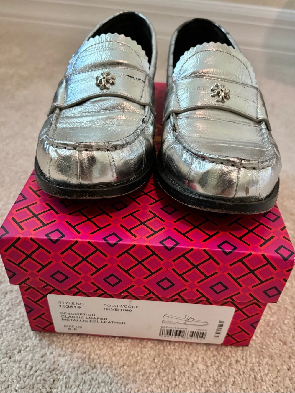Tory Burch Silver Loafer, size 6.5
